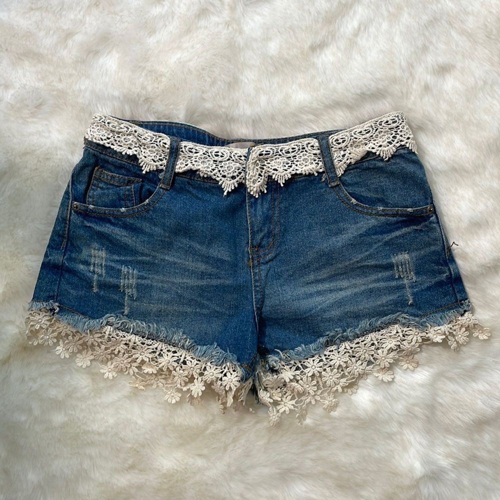 Jean Shorts Low Rise Boho flower lace Design Size Small vintage distressed wash